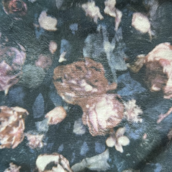 Lululemon mens shorts - Picture 4 of 5